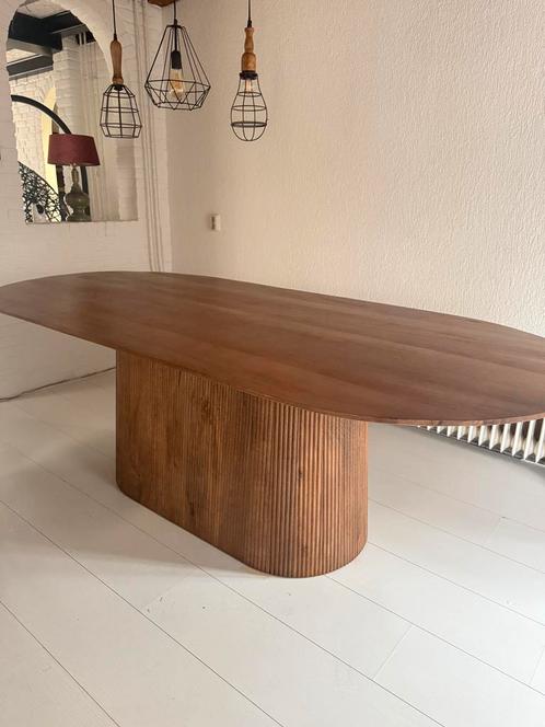 Ovale walnoot eettafel nieuwstaat 230 x 110 cm, Huis en Inrichting, Tafels | Eettafels, Nieuw, 100 tot 150 cm, 200 cm of meer