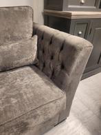 OPRUIMING Bankstel + Fauteuil Claudia Grijs €2388 NU €1895 1, Ophalen of Verzenden, Nieuw, Stof, Landelijke bank bankstel fauteuil kleur stof antraciet