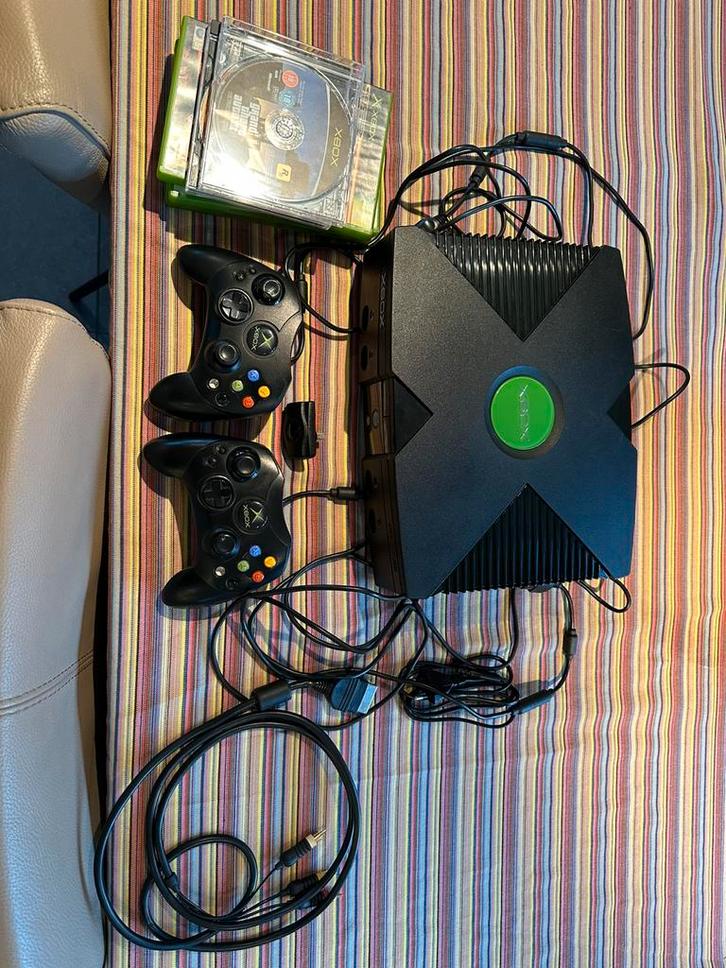 Xbox classic, Spelcomputers en Games, Spelcomputers | Xbox Original, Zo goed als nieuw, Met 2 controllers, Met games, Ophalen of Verzenden