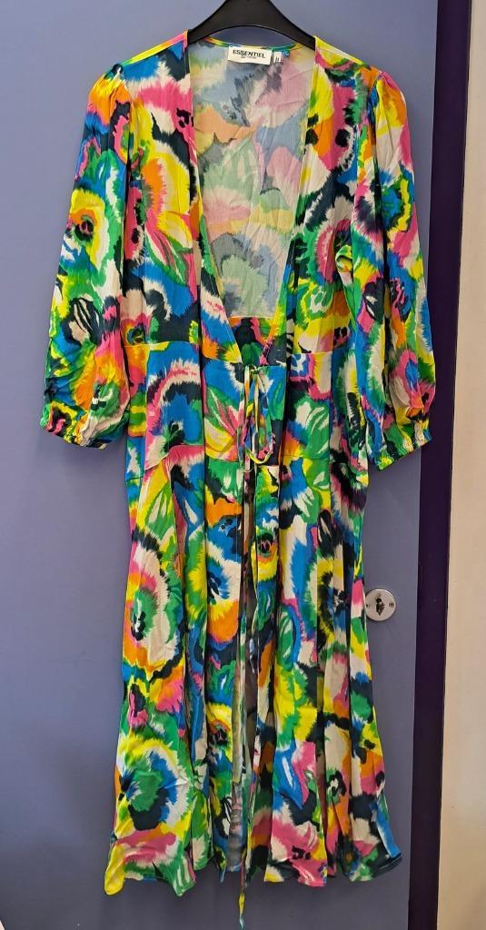 Essentiel Antwerp jurk ‘Damina’ explosie van kleur S-M 49156, Kleding | Dames, Jurken, Zo goed als nieuw, Maat 36 (S), Groen, Onder de knie