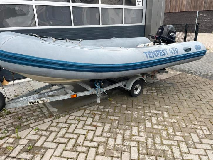 Capelli Tempest 430, Tohatsu 30pk (2016) & Pega trailer, Watersport en Boten, Rubberboten, Zo goed als nieuw, Overige merken, Overige materialen