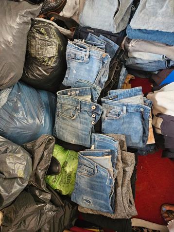 250 spijkerbroeken  beschikbaar voor biedingen
