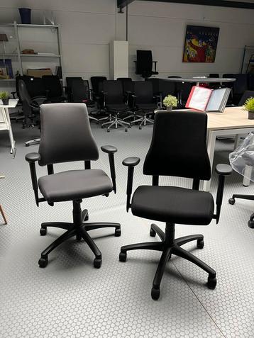 Bma Axia bureaustoelen met nieuwe stof en Armdekjes
