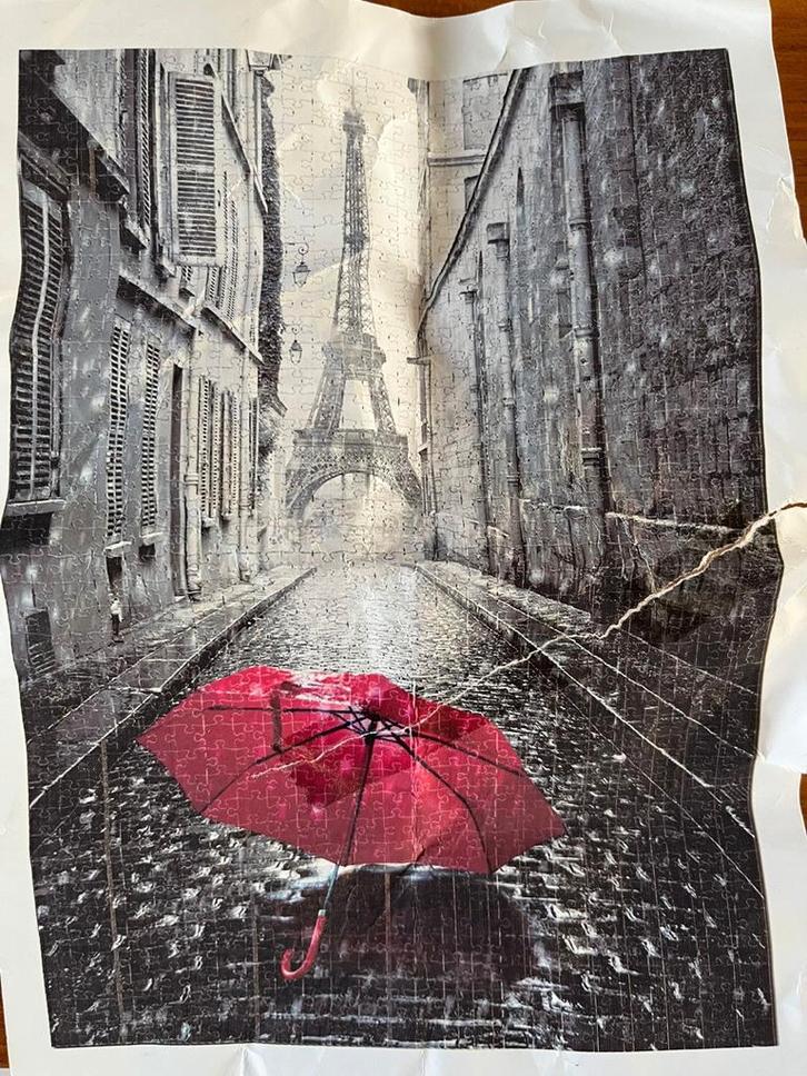 Puzzel Parijs met Rode Paraplu, Hobby en Vrije tijd, Denksport en Puzzels, Zo goed als nieuw, Legpuzzel, 500 t/m 1500 stukjes