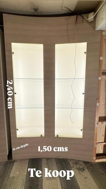 Vitrinekast met slot & LED verlichting - Juwelier beschikbaar voor biedingen