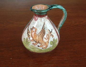 gaaf vaasje vaas of kan Majolica? beschikbaar voor biedingen