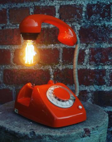 Oranje vintage led telefoon lamp beschikbaar voor biedingen