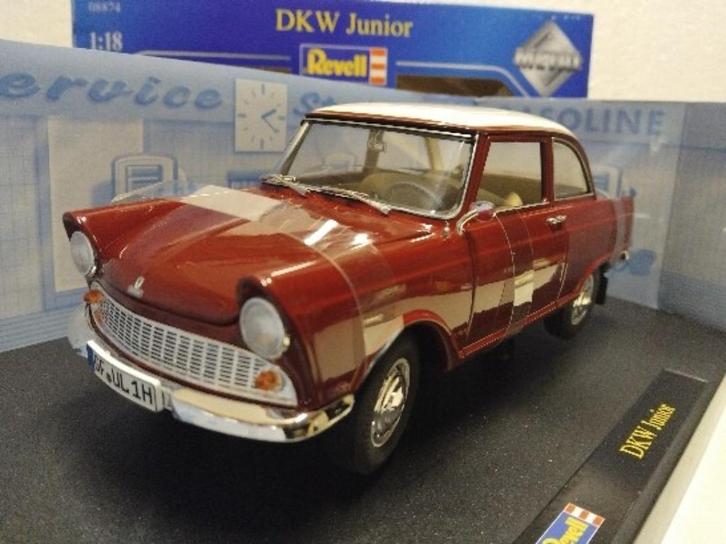 DKW Junior sedan donker rood Revell metal 1:18 KRD, Hobby en Vrije tijd, Modelauto's | 1:18, Zo goed als nieuw, Auto, Revell, Ophalen of Verzenden