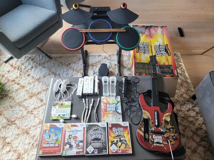 Wii Guitar Hero set, drumstel, gitaar, microfoon + spellen, Spelcomputers en Games, Games | Nintendo Wii, Gebruikt, Overige genres