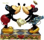 Jim Shore Disney traditions Mickey en Minnie Smooch 4013989, Ophalen of Verzenden, Overige figuren, Nieuw, Beeldje of Figuurtje