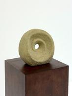 Unieke ronde beige sculptuur, Ophalen of Verzenden
