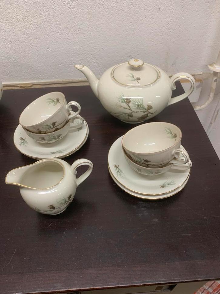 Bavaria theeservies met Pinecone/ denneappels., Antiek en Kunst, Antiek | Servies compleet, Ophalen of Verzenden
