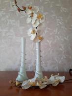 Glazen vazen met geblazen slinger en kunst orchideeën, Huis en Inrichting, Woonaccessoires | Vazen, Ophalen