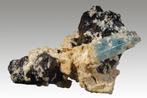 AQUAMARIJN kristal + TOERMALIJN op ORTHOKLAAS., Ophalen of Verzenden, Mineraal