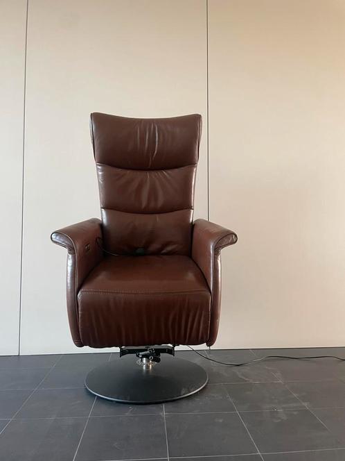 Bruine elektrische sta op stoel prominent frans molenaar, Huis en Inrichting, Fauteuils, Ophalen