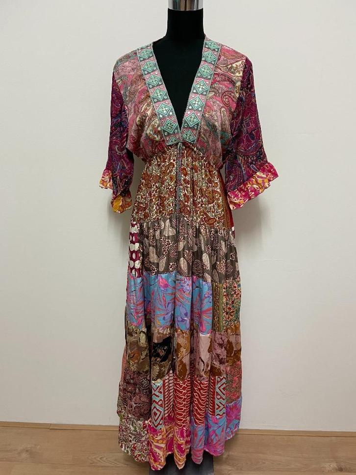 J335 - Nieuwe fleurige Ibizastyle Boohoo jurk 1 maat (1), Kleding | Dames, Jurken, Ophalen of Verzenden