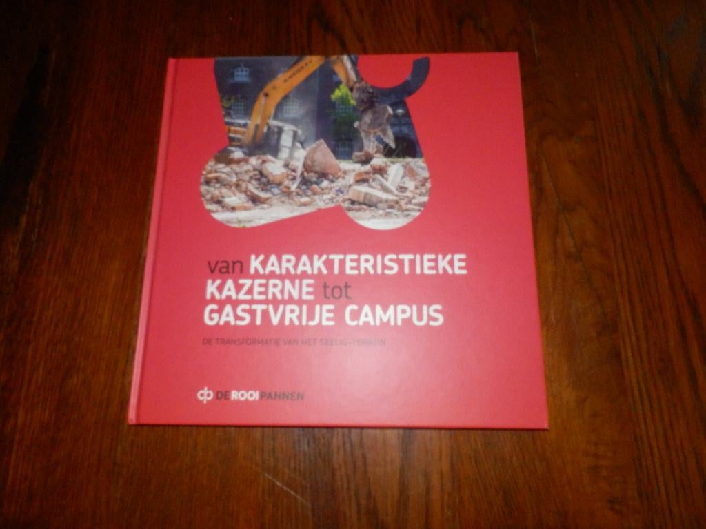 De Rooi Pannen van karakteristieke kazerne tot campus., Boeken, Ophalen of Verzenden, Zo goed als nieuw, Jorgen Janssens.