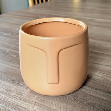 Bloempot met gezicht 11cm breed 12cm hoog beschikbaar voor biedingen