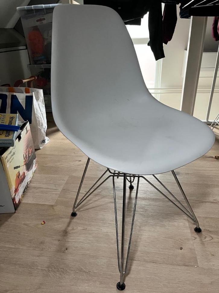 Eames DSR-stijl stoel – wit – aluminium onderstel, Huis en Inrichting, Stoelen, Gebruikt, Eén, Kunststof, Wit, Ophalen