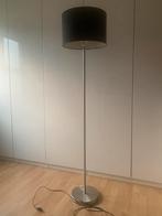 Sta lamp zwarte kap rvs look 150 cm hoog Jan des Bouvrie, Huis en Inrichting, Lampen | Vloerlampen, 100 tot 150 cm, Modern, Gebruikt