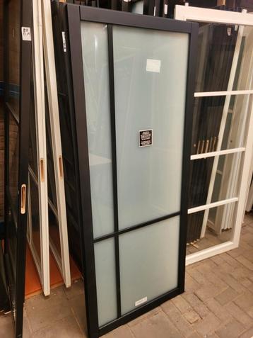 83x201,5cm binnendeur opdek R staallook zwart mat glas SL4 beschikbaar voor biedingen