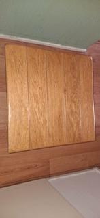 een mooie bijzettafel met een Lade, Gebruikt, Vierkant, 55 tot 75 cm, Hout