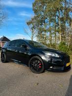 Ford Focus 2.0 ST-3 Carplay/Pano/Recaro/Keyless/Winterset, Auto's, Ford, 65 €/maand, 4 cilinders, 1337 kg, Zwart