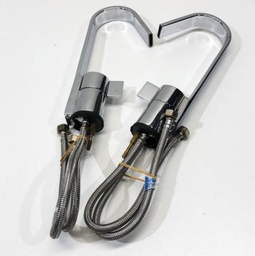 2x GESSI VITRA WASTAFELKRANEN (Gebruikt) beschikbaar voor biedingen
