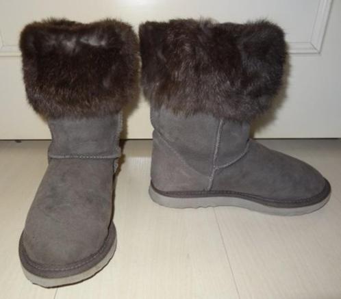 UGG * Maat 36 * Grijs met bontrand * schoen, Kleding | Dames, Schoenen, Zo goed als nieuw, Lage of Enkellaarzen, Grijs, Ophalen
