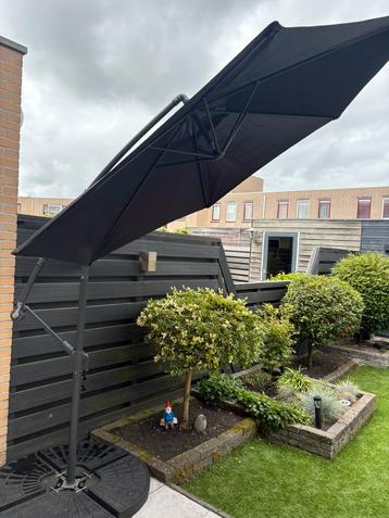 Zweefparasol 3M beschikbaar voor biedingen