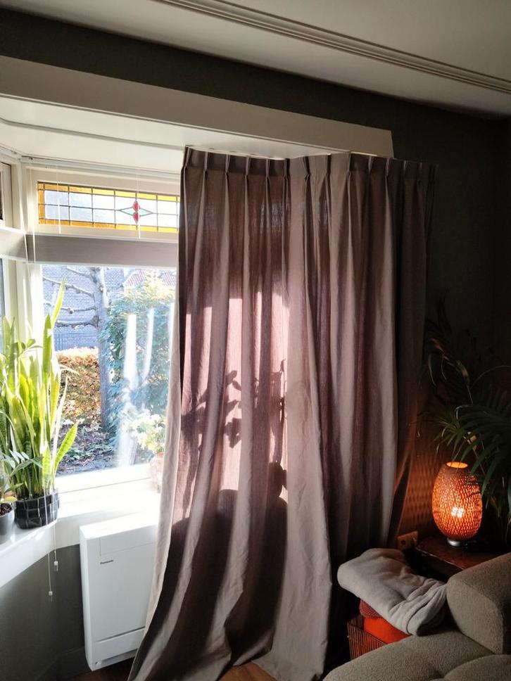 Prachtige gordijnen zand/bruin kleur, Huis en Inrichting, Stoffering | Gordijnen en Lamellen, Zo goed als nieuw, 200 cm of meer