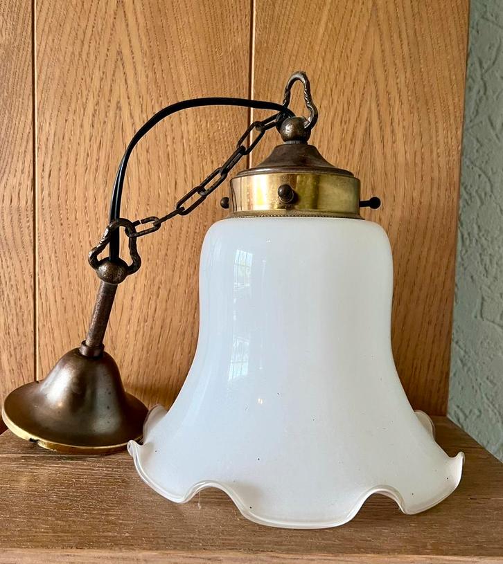 Vintage Hanglamp – Tulpvormige Glazen Kap met Messing, Huis en Inrichting, Lampen | Hanglampen, Zo goed als nieuw, Minder dan 50 cm
