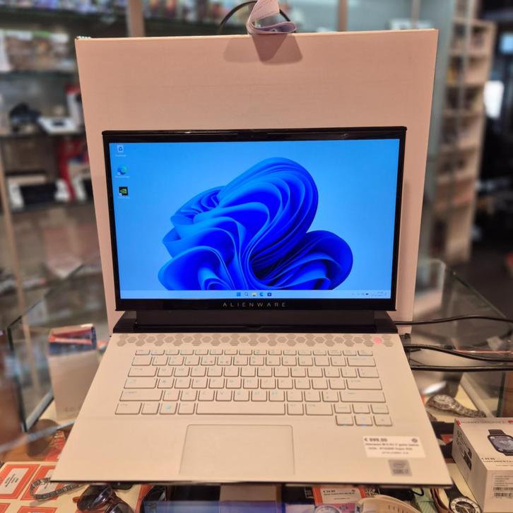 Alienware M15 R3 i7 game laptop - 32Gb - RTX2080 Super 8Gb, Spelcomputers en Games, Games | Overige, Zo goed als nieuw