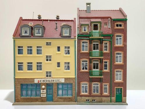 KIBRI: set van 2 herenhuizen met winkel voor H0-spoor, Hobby en Vrije tijd, Modeltreinen | H0, Gebruikt, Brug, Tunnel of Gebouw
