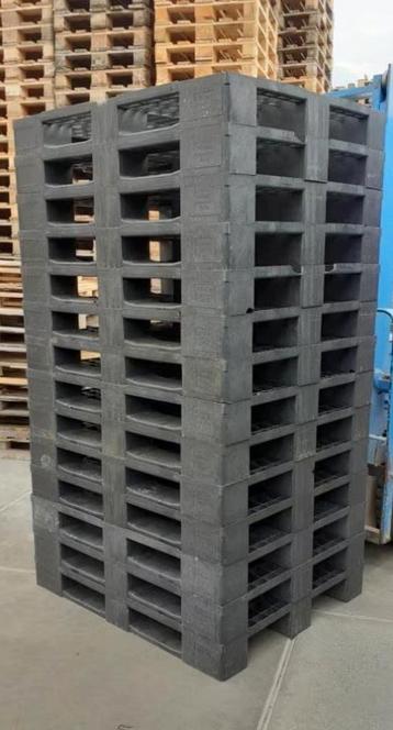partij kunststof plastic pallets kunststofpallets c.a 1000KG beschikbaar voor biedingen