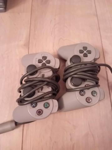 Playstation 1 Controllers (2x) beschikbaar voor biedingen