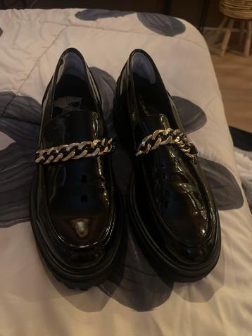 Zwarte Tamaris Instappers met goudkleur Ketting 42 beschikbaar voor biedingen