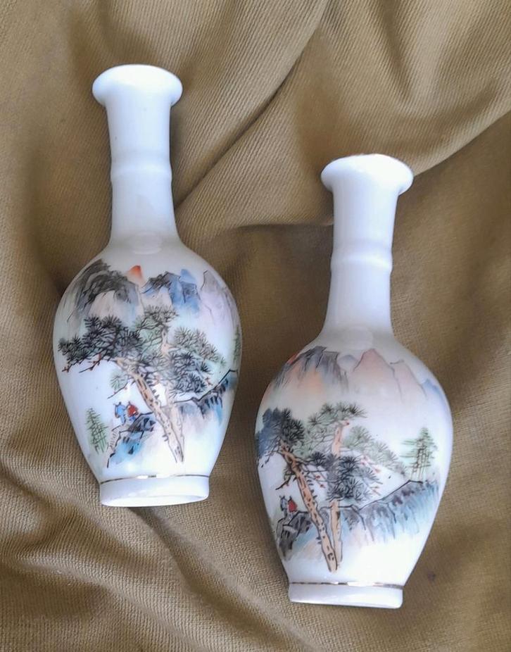 Twee Chinese Porseleinen Vaasjes, Antiek en Kunst, Antiek | Vazen, Ophalen of Verzenden