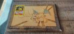 Charizard hout bord met kaart, Hobby en Vrije tijd, Verzamelkaartspellen | Pokémon, Ophalen of Verzenden, Zo goed als nieuw, Losse kaart