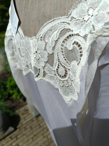 *Nieuwe* kanten negligé onderjurk DENTELLE DE CALAIS (AL118) beschikbaar voor biedingen