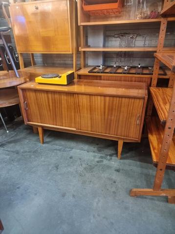 Vintage sideboard met schuifdeuren jaren 60 70  beschikbaar voor biedingen