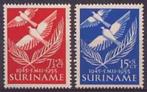Suriname NVPH nr 321/2 postfris Bevrijding 1955, Postzegels en Munten, Verzenden, Postfris