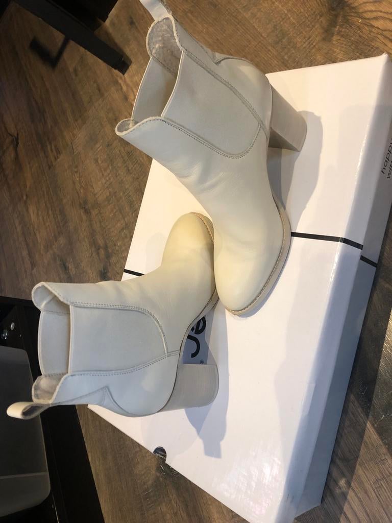 Witte leren laarzen maat 40, Kleding | Dames, Schoenen, Zo goed als nieuw, Lage of Enkellaarzen, Wit, Ophalen of Verzenden