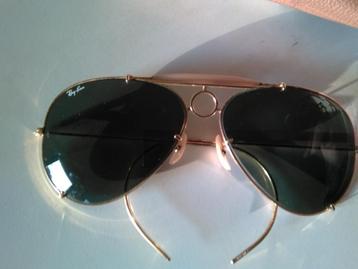 TWEE RAY-BAN ZONNEBRILLEN TE KOOP beschikbaar voor biedingen