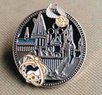 Mooie Pin Harry potter Zweinstein - zwerkbal - time turner, Ophalen of Verzenden, Nieuw