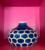 Blauw-witte design vaas / Blue-white design vase, Ophalen, Blauw, Zo goed als nieuw, Onbekend