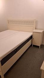Ikea bed met lattenbodems en nachtkastje, Huis en Inrichting, Ophalen, Wit, Tweepersoons, Zo goed als nieuw