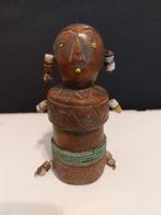 Antiek Oosters beeldje van rood aardewerk met kraaltjes, Ophalen of Verzenden