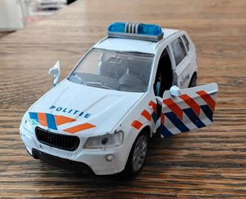 Politie auto Sirene werkt lichtjes batterijen zijn leeg beschikbaar voor biedingen