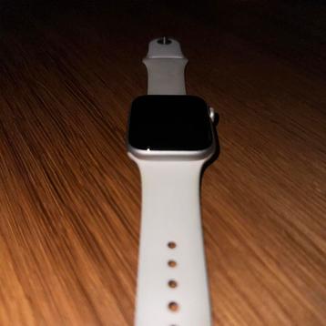 Apple watch se 44mm zilver beschikbaar voor biedingen